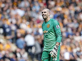 Victor Valdes completes move t...